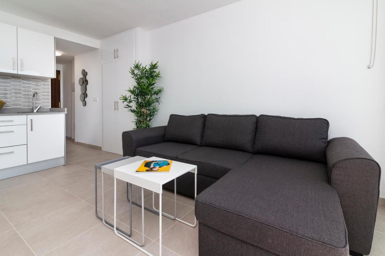 Homeforguest Modern And Recently Renovated Apartment In Arona Arona  Dış mekan fotoğraf